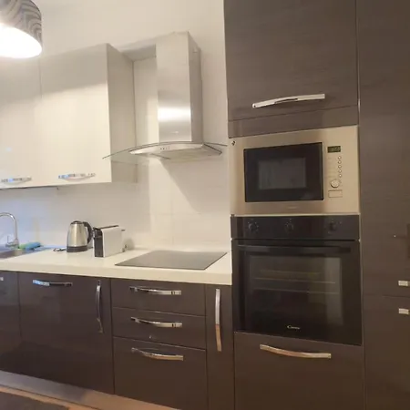 - Balcony, Private Parking, 2 Bathrooms Appartamento