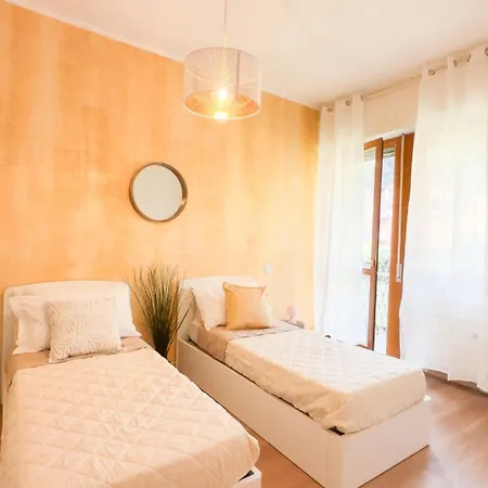 - Balcony, Private Parking, 2 Bathrooms Appartamento